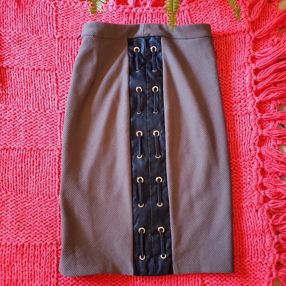 🛑SOLD🛑 BEBE brown bandage faux leather skirt - Picture 5 of 6